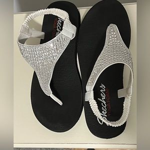 Black, white & rhinestone Sketchers sandals. Size 10